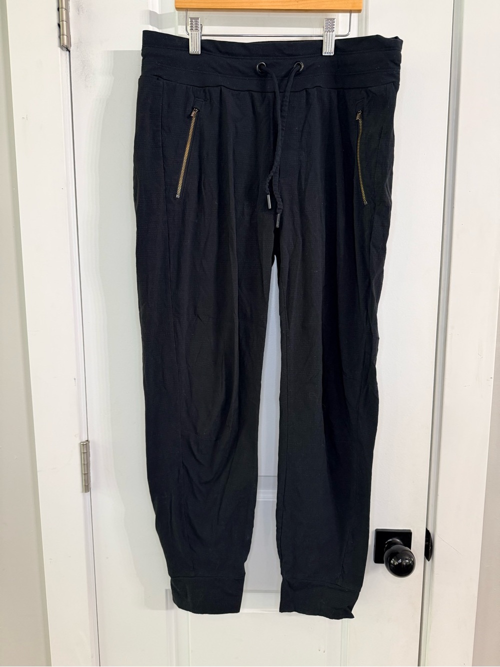 Athleta Trekkie North Joggers Black Size 6 Lightweight Zip Pocket - Picture 2 of 6